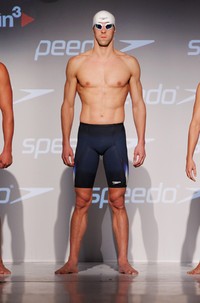 Phelps menjadi model untuk baju renang di New York November tahun lalu. Phelps baru bisa meraih medali di Athena 2004. Ketika itu dia meraih enam emas dan dua perunggu. Sementara di Beijing empat tahun lalu dia menyapu delapan emas. (Foto: Mike Stobe/Getty Images for Speedo)