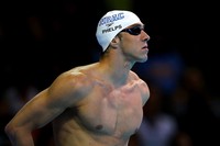 Phelps pada sebuah kejuaraan di Nebraska, Juni 2012. Atas prestasi Phelps, Presiden AS Barrack Obama langsung memberi selamat. Selamat untuk Michael Phelps karena telah berhasil memecahkan rekor medali Olimpiade. Kau telah membuat negaramu bangga! puji Obama lewat twitter. (Foto: Al Bello/Getty Images)