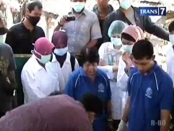 Dituduh Dukun Santet, Makam Dibongkar