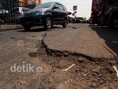Jalan Rusak dan Macet Bayangi Pemudik