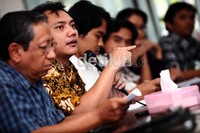 Menurut mereka polisi harus menghentikan upaya menghalang-halangi KPK mengakses dokumen yang disita.