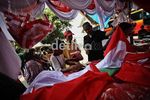 Agustus Datang, Penjahit Bendera Kebanjiran Order