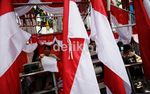 Agustus Datang, Penjahit Bendera Kebanjiran Order