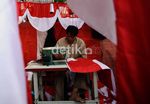 Agustus Datang, Penjahit Bendera Kebanjiran Order