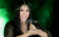 Truth itu sendiri diambil dari penggabungan kedua nama mereka yang juga berarti kejujuran dalam bermusik.