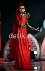 10 Busana Muslim ala Selebriti Indonesia