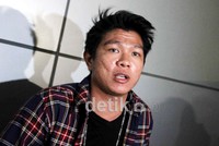 Andhika eks Kangen band tampil dengan kemeja kotak-kotaknya saat ditemui di studio ANTV, Rabu (01/08/2012) malam. Komario Bahar/detikHOT.