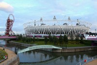 Stadion utama Olimpiade London, Olympics Stadium terlihat cerah saat malam mulai menjelang, Kamis (2/8). Langit cerah mempertontonkan desain dan arsitektur dengan sempurna. (Photo by Cameron Spencer/Getty Images)