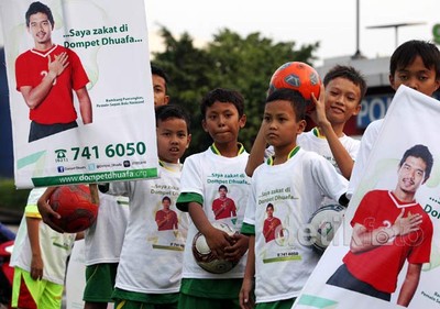 Bawa Poster BePe, Puluhan Anak Ajak Berzakat