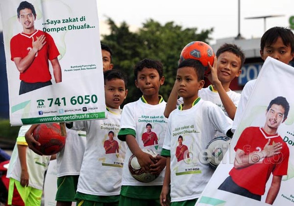 Bawa Poster BePe, Puluhan Anak Ajak Berzakat