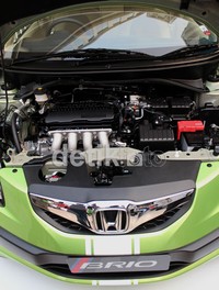 Di Indonesia, Honda Brio diperkuat mesin 1.300 cc 4 silinder SOHC i-VTEC yang mampu menghasilkan tenaga 100 Ps pada 6.000 RPM dan torsi 13 kg.m (atau sekitar 126 Nm) pada putaran mesin 4.800 RPM Muhammad Ikhsan/detikOto.