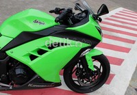 Sedangkan model fairing dengan model lubang dan sirip membantu membuang aliran udara panas pada saat bergerak. Ketika terjebak dalam lalu lintas yang macet. Maka teknologi inovatif, kipas radiator akan mengarahkan udara panas mesin ke bawah dan alirannya menjauh dari pengendara. Syubhan Akib/detikOto.