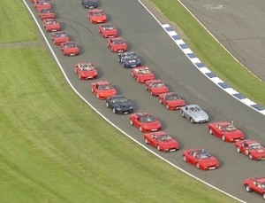 Parade 1.000 Ferrari Siap Pecahkan Rekor