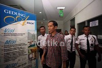 Tak terlihat jelas kunjungan mereka untuk menjenguk Habib bermuatan politis