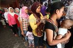 PMI Bagikan Paket Santunan untuk Dhuafa