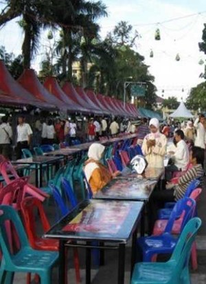 Tak Sempat Bikin Takjil? Mampir Saja ke Pusat Jajan Takjil Ini!