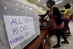 Warga Miskin Berebut di Pasar Murah Radio Dalam