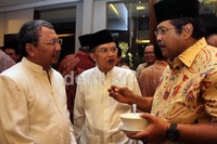 Jusuf Kalla berdiskusi dengan sejumlah tokoh seperti Fahmi Idris dan mantan menteri pertanian Anton Aprianto.