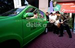 Dahlan Nge-Charge Mobil Listrik di SPLU Gambir