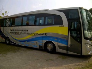 Safari Ramadan Ala Menteri Cicip Sutardjo, Naik Bus Sekelas Pesawat