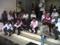 Rhoma Irama Menangis Saat Datangi Panwaslu DKI
