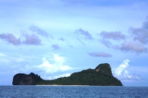 Unik! Filipina Punya Pulau Berbentuk Helikopter