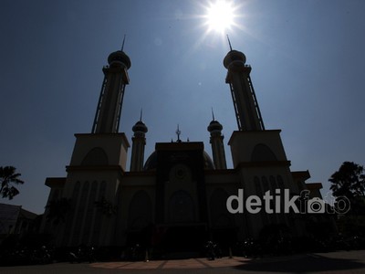 Masjid Al Barkah Simbol Kota Religius