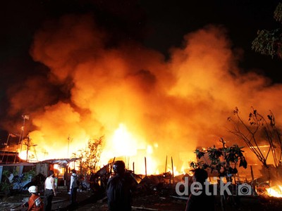 Usai Buka Puasa, Ratusan Rumah di Benhil Terbakar