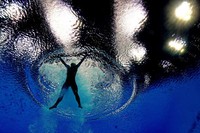 Perenang China Minxia Wu. Tugas berat fotografer membuat foto yang tidak membosankan dan inspiratif sangat ditempat di Olimpiade ini. (Photo by Clive Rose/Getty Images)