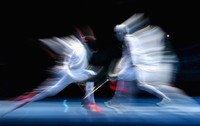 Atlet anggar Perancis Enzo Lefort (kiri) melawan atlit anggar asal Inggris Laurence. (Photo by Ryan Pierse/Getty Images)
