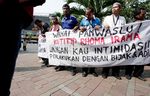 Gaya Penggemar Fanatik Dukung Rhoma