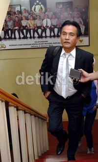 Yusril tiba di Mabes Polri, Jakarta Selatan, sekitar pukul 08.25 WIB.