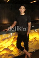 Dimas Beck Tampil Santai