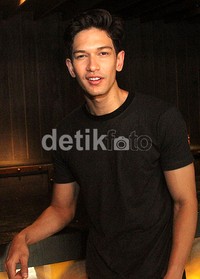 Ditemui di sela-sela syuting, Dimas tampil santai. (Gusmun/detikHot).