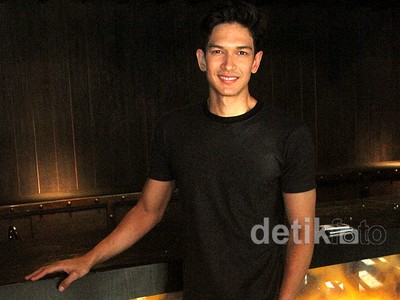 Dimas Beck Tampil Santai