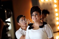 Ini merupakan single pertama Regina dengan lagu ciptaan Ahmad Dhani.