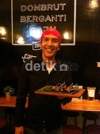 Yuke Dewa mulai merambah dunia bisnis dengan membuka restoran Dombrut (Domba Garut). (Kanti/detikHot).