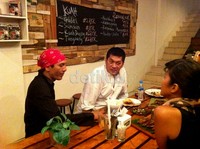 Donny Kusuma saat berbuka puasa di restoran baru Yuke. (Kanti/detikHot).