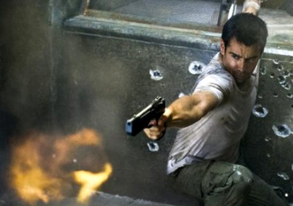 Aksi Collin Farrell di Total Recall