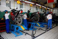 Dalam program ini, konsumen mendapat kesempatan pengecekan fitur safety secara gratis. Pemeriksaan fitur safety tersebut meliputi setel rem, setel rantai, periksa lampu, periksa tekanan angin ban. (PT Astra Honda Motor).