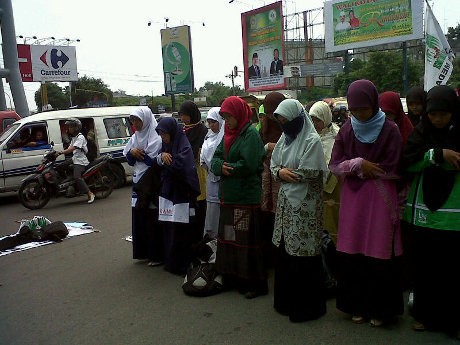 Mahasiswa Medan Salat Gaib untuk Muslim Rohingya