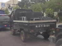 Yang punya seakan-akan memberi semangat pada pengguna jalan lain. (Foto Said Naser Amrullah/ Samarinda).