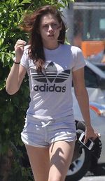 Kristen Stewart Keluar dari Persembunyian