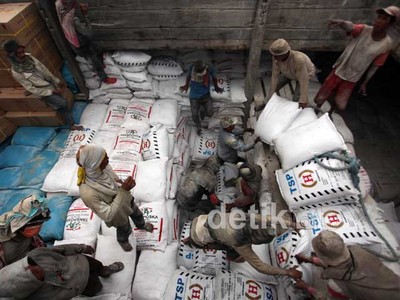 Aktivitas Bongkar Muat di Sunda Kelapa