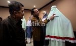 Menteri Agama Pamer Seragam Haji ke JK