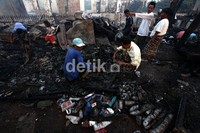 Sedikitnya 480 rumah dari 4 RT ludes terbakar.