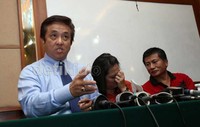 Menurut Dewi, tak ada motif uang, rasa cemburu dan cinta lagi serta berbagai macamnya seperti yang diberitakan media belakangan ini.