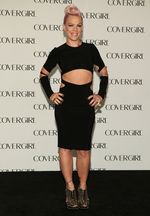 Pink Masih Setia dengan Gaya Rambutnya