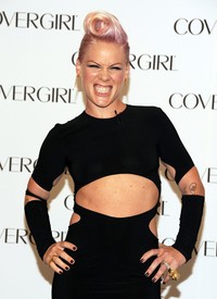 Gaya andalan Pink. Angela Weiss/Getty Images.