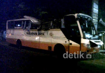 Bus Harapan Jaya vs Truk, 8 Orang Tewas